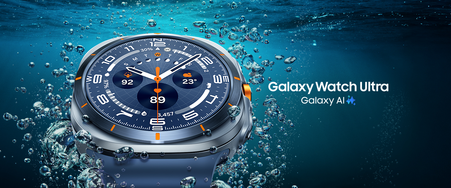 Hodinky Galaxy Watch Ultra sú zobrazené na vodnej hladine tak, aby vynikol ich dizajn.