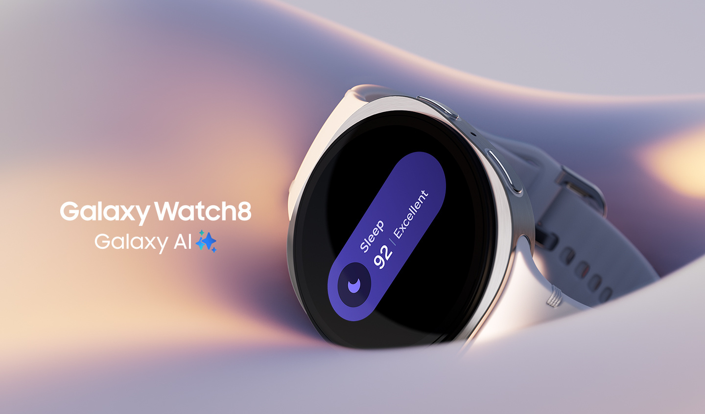 Nápis Galaxy AI a jeho symbol. Inteligentné hodinky Galaxy Watch8 ležia na hodvábnej látke a na ich displeji je ikona spánku, skóre 92 a hodnotenie „Vynikajúce“.