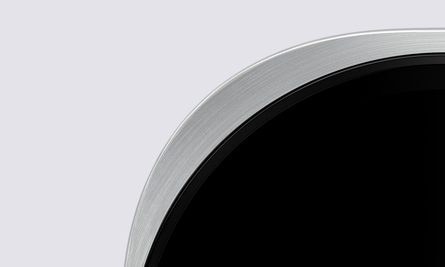 Priblížený záber na hrany Galaxy Watch8, kde je zreteľný dizajn, ktorý tlmí nárazy.