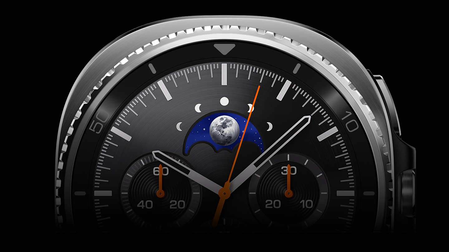Detailný záber na hodinky Galaxy Watch8 Classic so zameraním na otočnú lunetu.