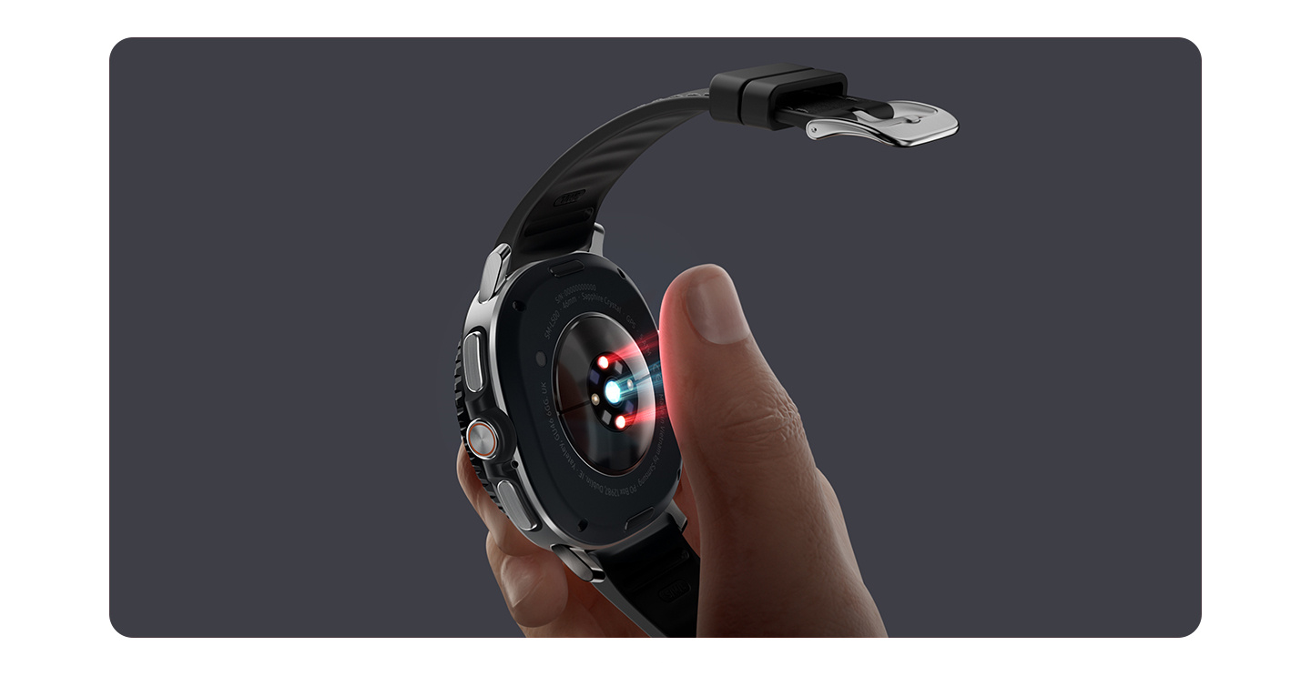Zobrazené sú hodinky Galaxy Watch8 Classic s pripojeným remienkom. Na obrazovke je zobrazená funkcia Cievna záťaž s textom v znení